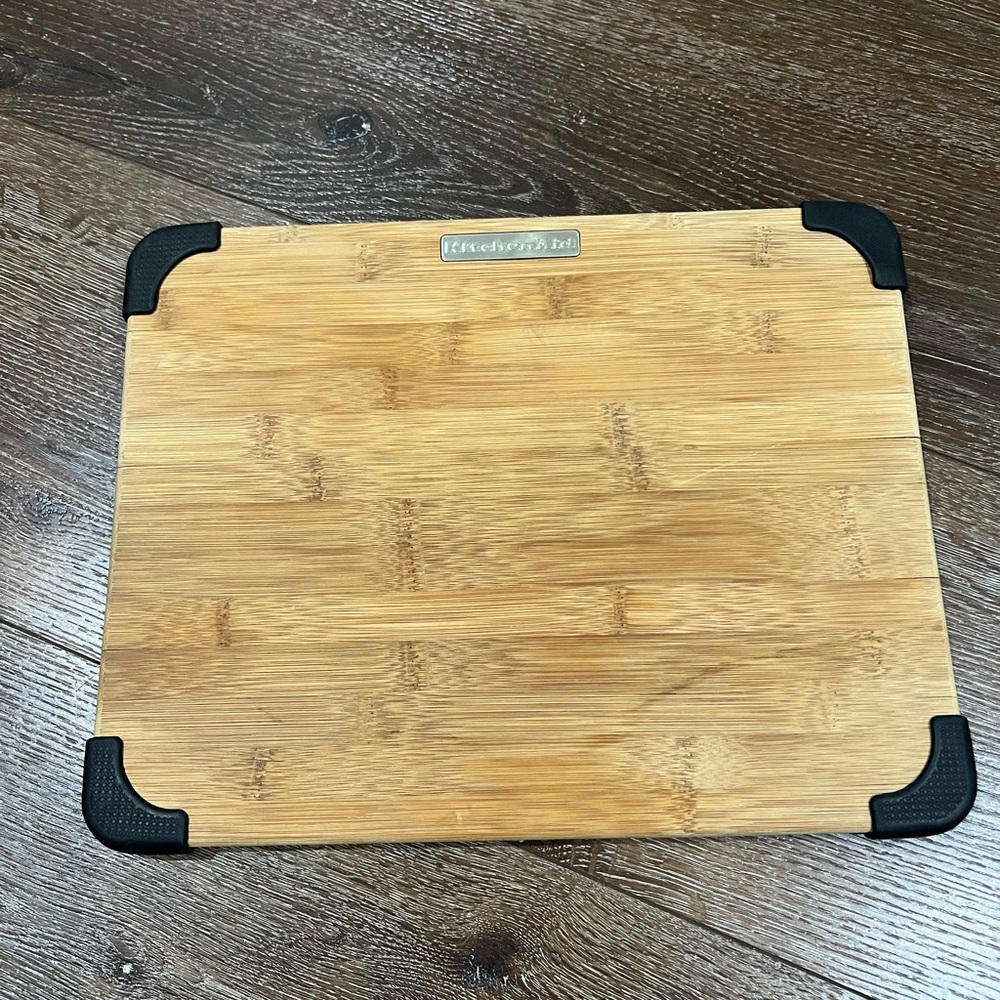 NWOT Kitchen aid Bamboo Cutting Board with Black Corners